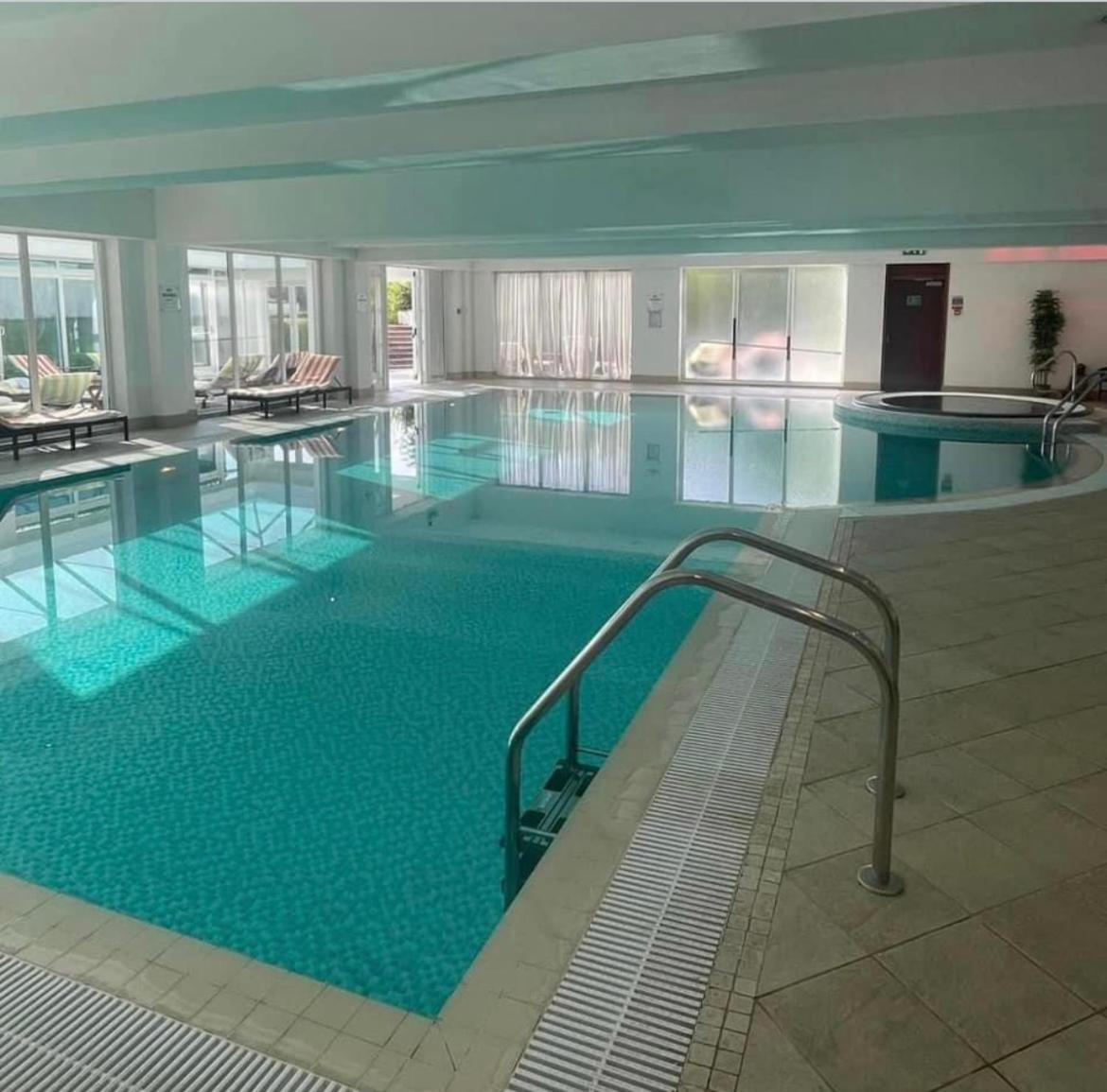 Towers Hotel&Spa Swansea Buitenkant foto