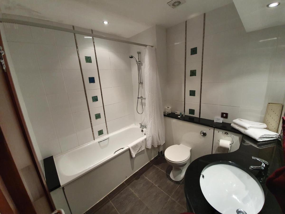 Towers Hotel&Spa Swansea Buitenkant foto